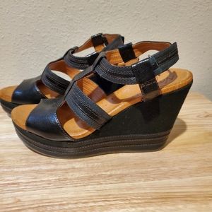 Naya Platform Sandals